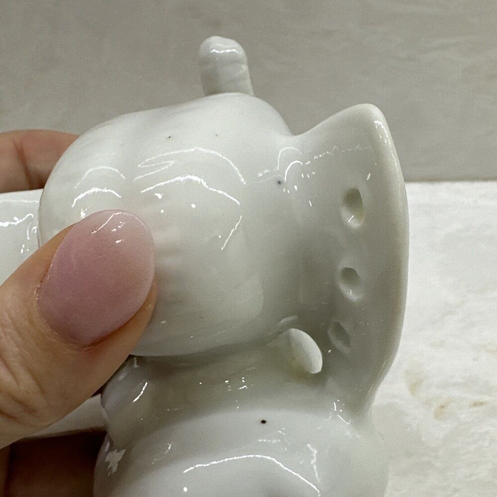 Vintage 70s White Porcelain Baby Elephant Earring Holder 3" Figurine Stand - Picture 5 of 8